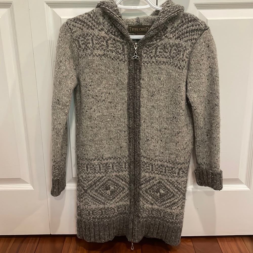 Beautiful Aran Crafts sweater in EUC